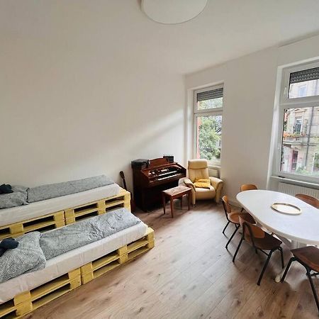 Kuenstlerisches Apartment Karlsruhe Bagian luar foto
