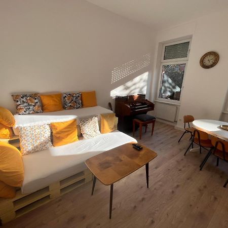 Kuenstlerisches Apartment Karlsruhe Bagian luar foto