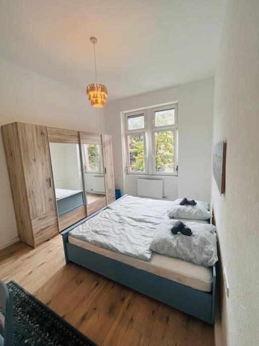 Kuenstlerisches Apartment Karlsruhe Bagian luar foto
