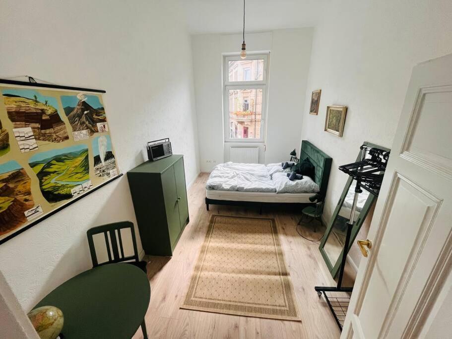Kuenstlerisches Apartment Karlsruhe Bagian luar foto