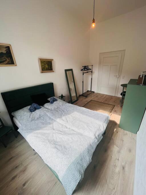 Kuenstlerisches Apartment Karlsruhe Bagian luar foto