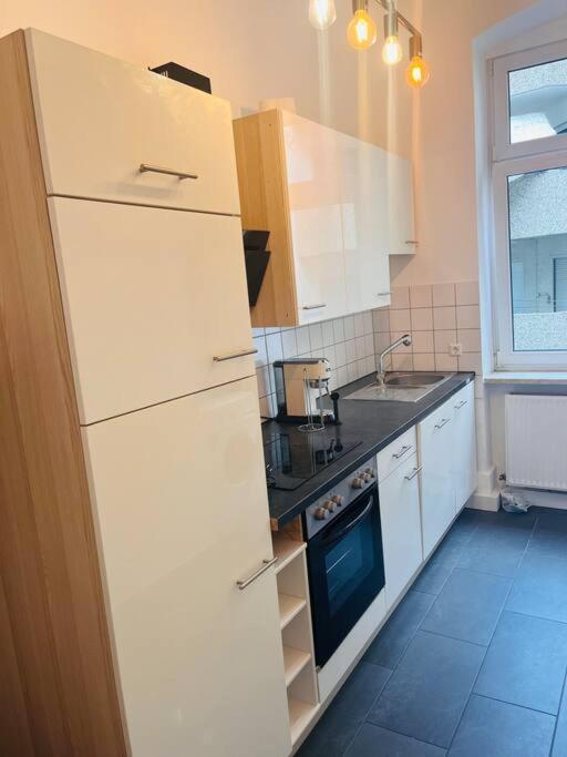 Kuenstlerisches Apartment Karlsruhe Bagian luar foto