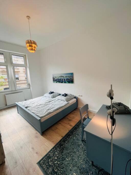 Kuenstlerisches Apartment Karlsruhe Bagian luar foto