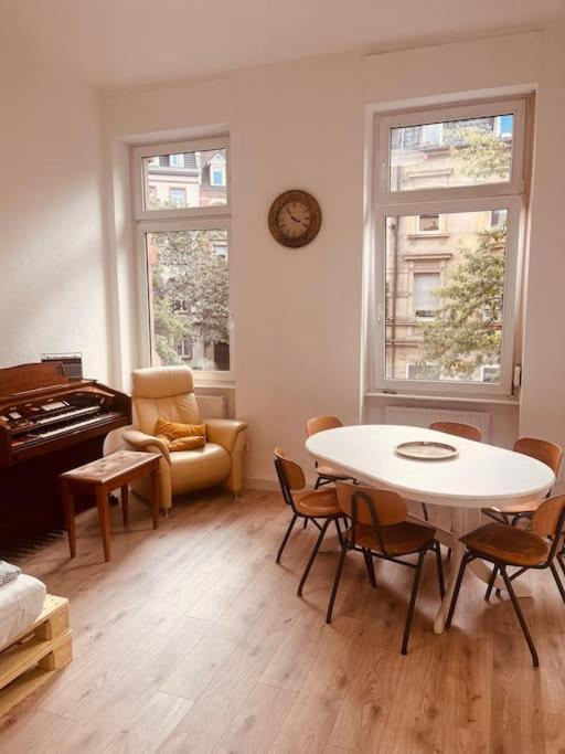Kuenstlerisches Apartment Karlsruhe Bagian luar foto
