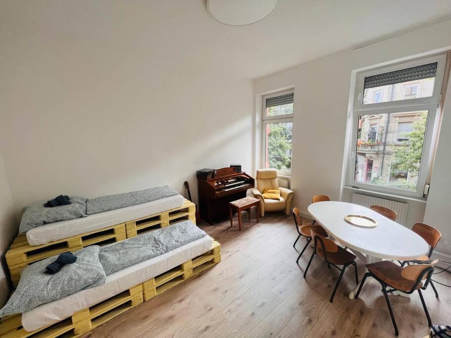 Kuenstlerisches Apartment Karlsruhe Bagian luar foto