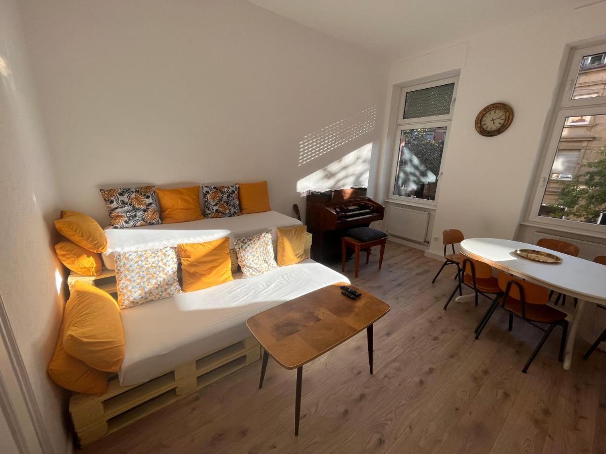 Kuenstlerisches Apartment Karlsruhe Bagian luar foto