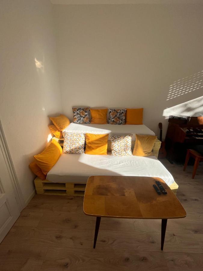 Kuenstlerisches Apartment Karlsruhe Bagian luar foto